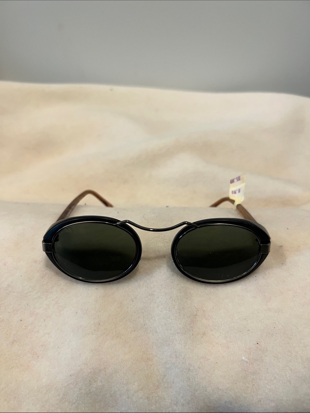 Liz Claiborne Vintage Women’s Black Frame Sunglasses